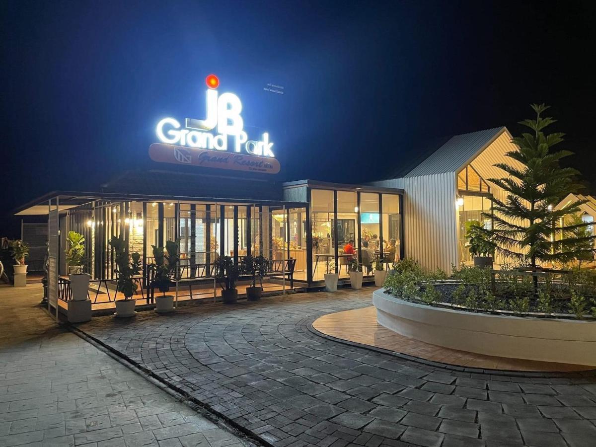 Jb Grand Resort Nakhon Szi Thammarat Kültér fotó